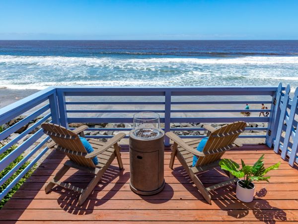 Oceanside Vacation Cottage with Private Spa & Amazing Views