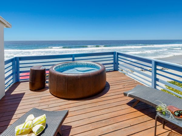 Oceanside Vacation Cottage with Private Spa & Amazing Views
