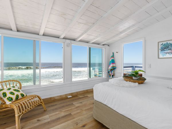 Oceanside Vacation Cottage with Private Spa & Amazing Views