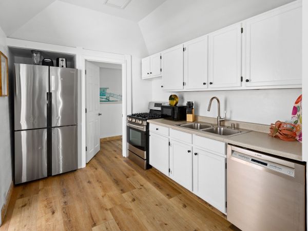 Oceanside Vacation Cottage with Private Spa & Amazing Views
