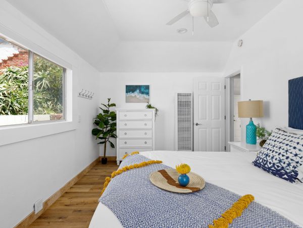 Oceanside Vacation Cottage with Private Spa & Amazing Views