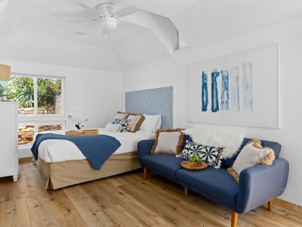 Oceanside Vacation Cottage with Private Spa & Amazing Views