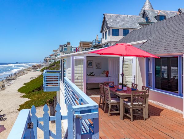 Oceanside Vacation Cottage with Private Spa & Amazing Views