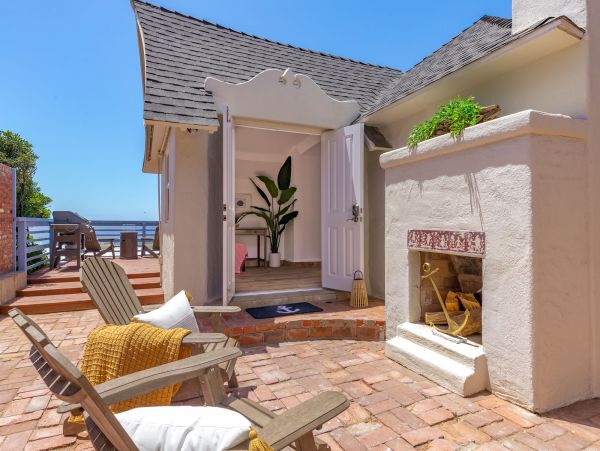 Oceanside Vacation Cottage with Private Spa & Amazing Views