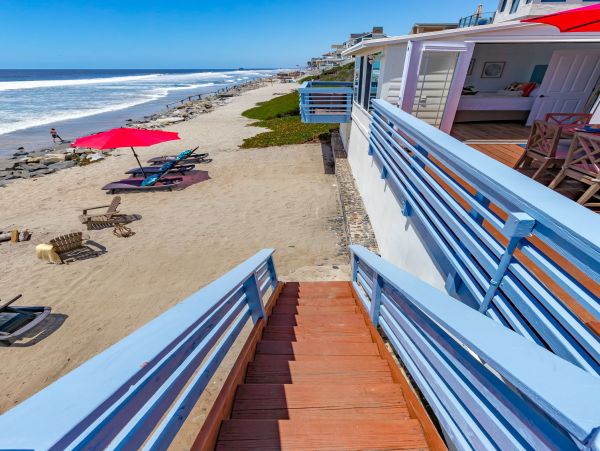 Oceanside Vacation Cottage with Private Spa & Amazing Views