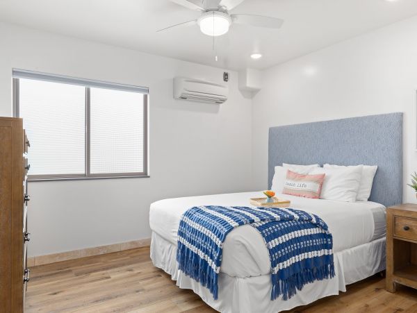 Upper Six Bedroom with Unbelievable Rooftop Deck in Oceanside
