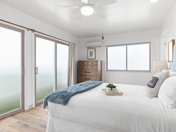 Upper Six Bedroom with Unbelievable Rooftop Deck in Oceanside