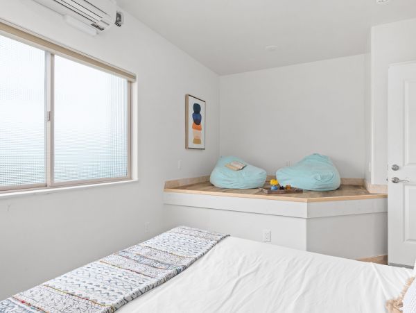 Upper Six Bedroom with Unbelievable Rooftop Deck in Oceanside
