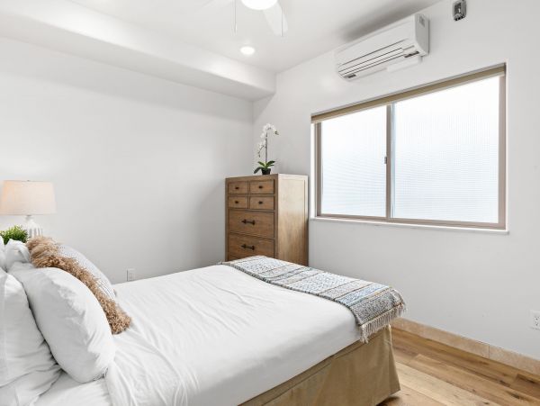 Upper Six Bedroom with Unbelievable Rooftop Deck in Oceanside