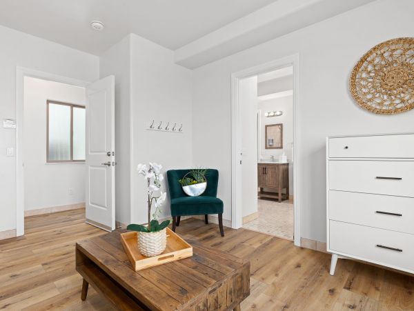 Upper Six Bedroom with Unbelievable Rooftop Deck in Oceanside