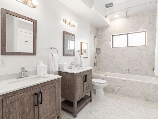 Upper Six Bedroom with Unbelievable Rooftop Deck in Oceanside
