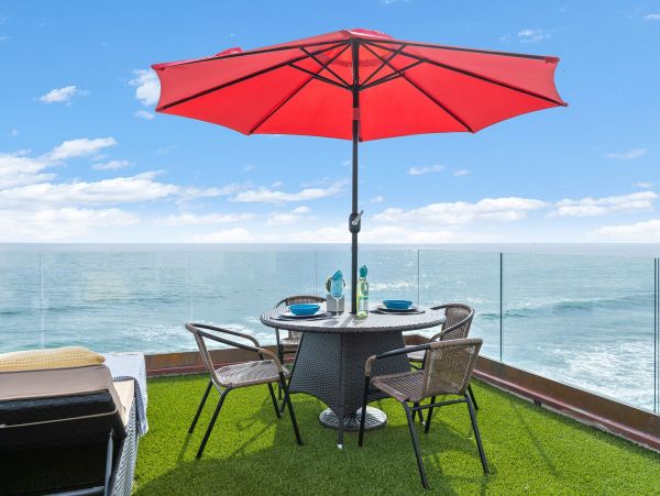 Upper Six Bedroom with Unbelievable Rooftop Deck in Oceanside