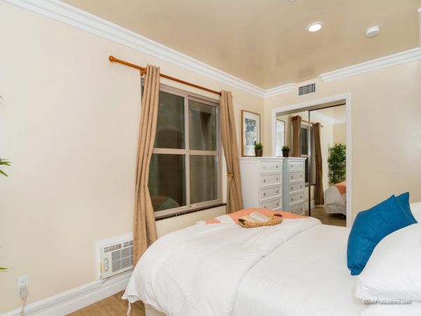 Twelve Bedroom Luxury Vacation Home Away from Home