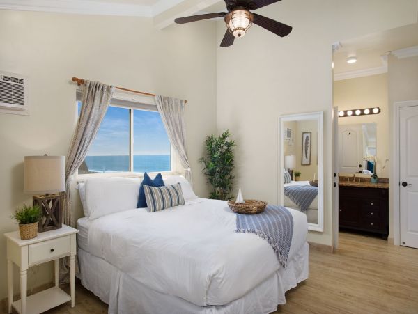 San Diego Beach Communities North Condo 995678