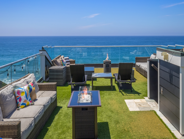 Oceanside Vacation Home Ten Bedroom Steps to Beach