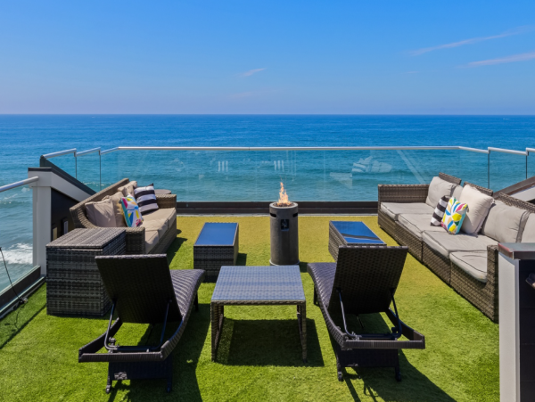 Oceanside Vacation Home Ten Bedroom Steps to Beach
