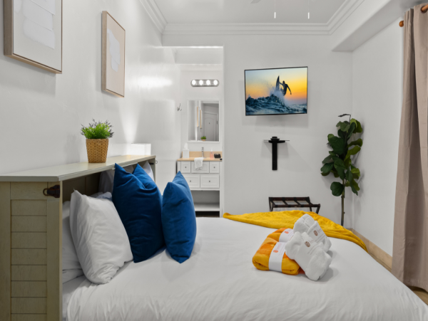 Oceanside Vacation Home Ten Bedroom Steps to Beach