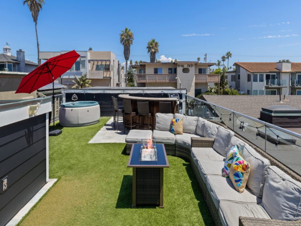 Oceanside Vacation Home Ten Bedroom Steps to Beach