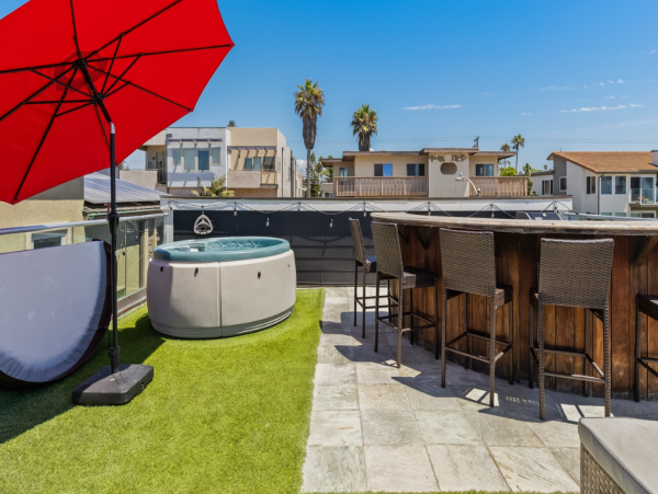 Oceanside Vacation Home Ten Bedroom Steps to Beach