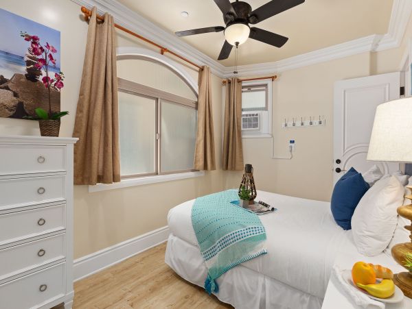 San Diego Luxury Duplex 11 Bedrooms Sleeps 26 Guests