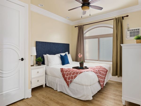 San Diego Luxury Duplex 11 Bedrooms Sleeps 26 Guests