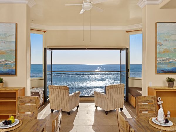 San Diego Oceanside 8 Bedroom Oceanfront Residence 18 Guests