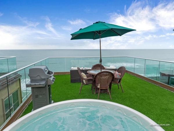 San Diego Oceanside 8 Bedroom Oceanfront Residence 18 Guests