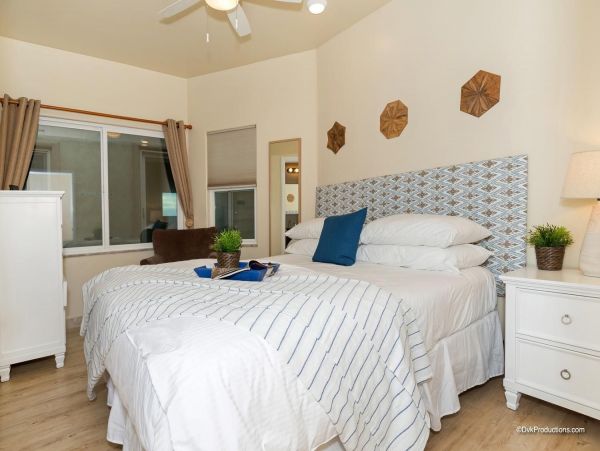 San Diego Oceanside 8 Bedroom Oceanfront Residence 18 Guests