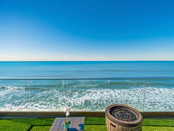 San Diego Oceanside 8 Bedroom Oceanfront Residence 18 Guests