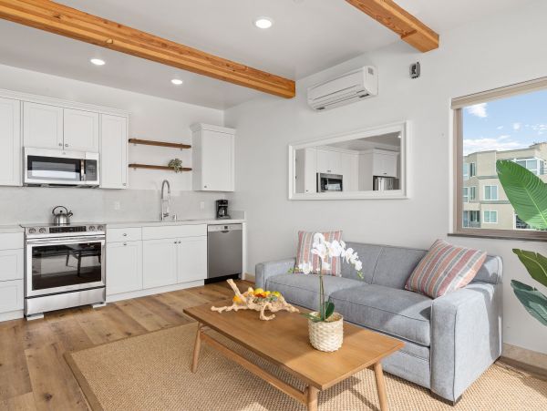 Beachfront Vacation Home In Oceanside 14 Guests