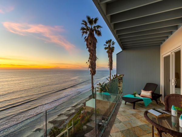 San Diego Beach Communities North Condo 995698