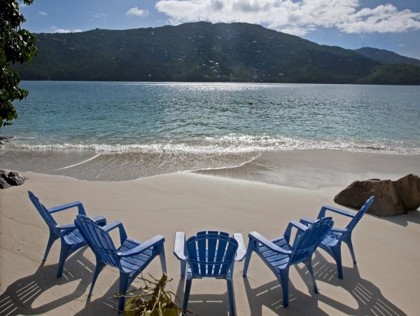 Beachfront Six-Bedroom Deluxe Vacation Home in St Thomas