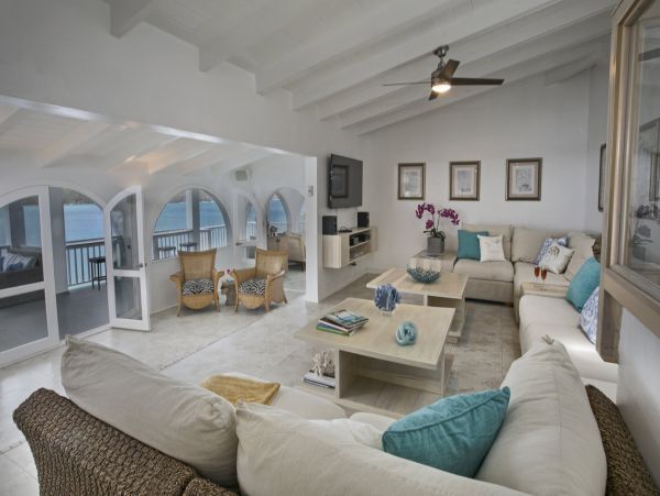 Beachfront Six-Bedroom Deluxe Vacation Home in St Thomas