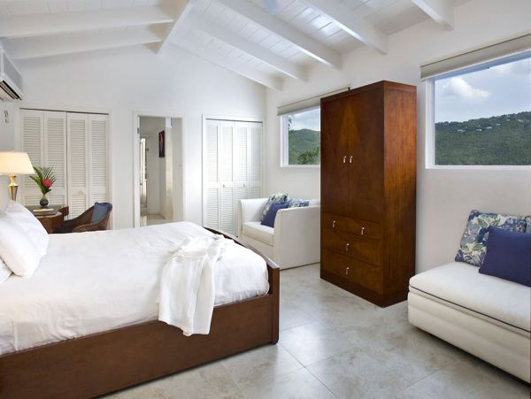 Beachfront Six-Bedroom Deluxe Vacation Home in St Thomas