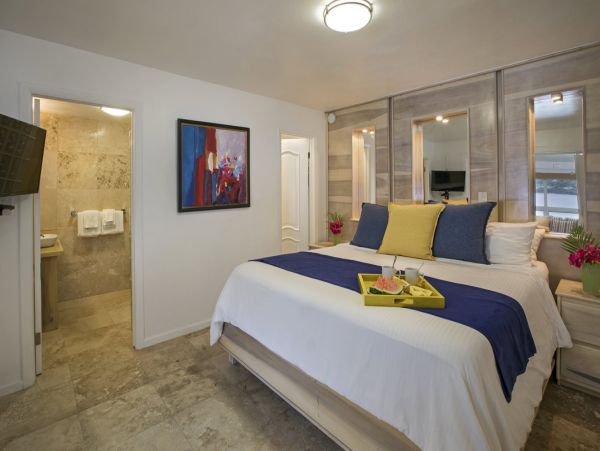 Beachfront Six-Bedroom Deluxe Vacation Home in St Thomas