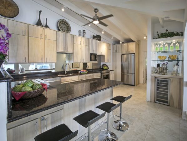 Beachfront Six-Bedroom Deluxe Vacation Home in St Thomas