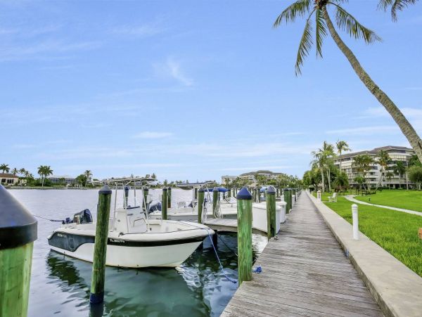 Oceanfront Two Bedroom Condo with Ocean Views