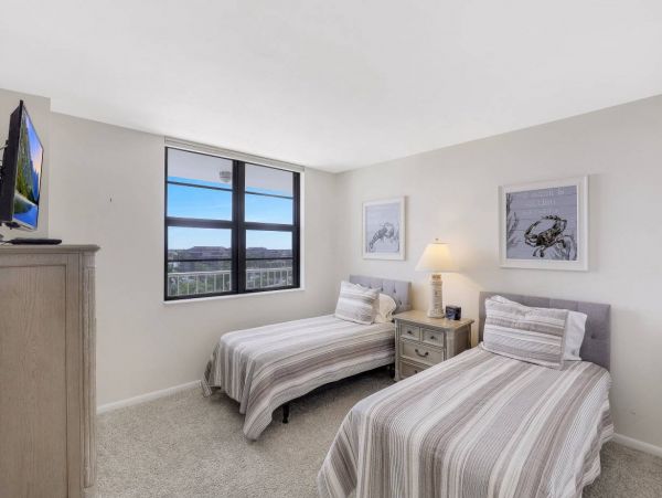 Oceanfront Two Bedroom Condo with Ocean Views