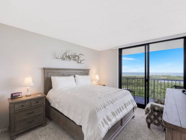 Oceanfront Two Bedroom Condo with Ocean Views