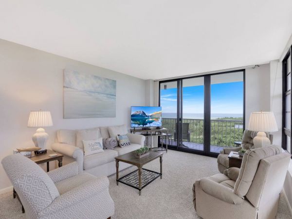 Oceanfront Two Bedroom Condo with Ocean Views