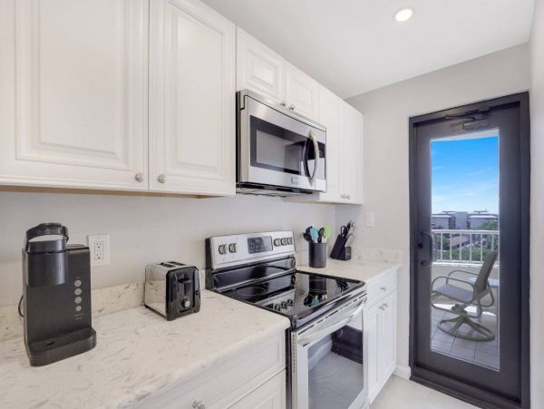 Oceanfront Two Bedroom Condo with Ocean Views