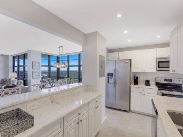 Oceanfront Two Bedroom Condo with Ocean Views