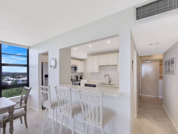 Oceanfront Two Bedroom Condo with Ocean Views