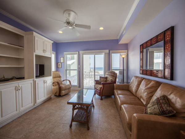Ten Bedrooms Sleeps up to 36 Guests with Pool!