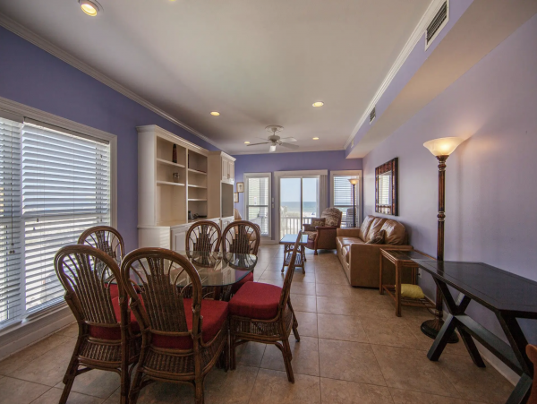 Ten Bedrooms Sleeps up to 36 Guests with Pool!