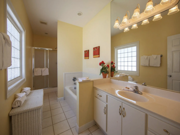 Ten Bedrooms Sleeps up to 36 Guests with Pool!