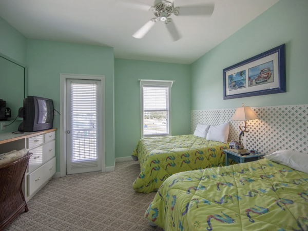Ten Bedrooms Sleeps up to 36 Guests with Pool!