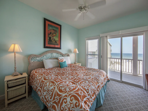 Ten Bedrooms Sleeps up to 36 Guests with Pool!