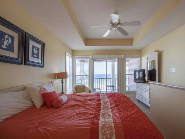 Ten Bedrooms Sleeps up to 36 Guests with Pool!