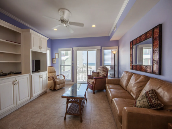 Ten Bedrooms Sleeps up to 36 Guests with Pool!